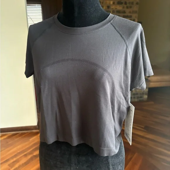 Lululemon Athletica Swiftly Tech 2.0 Cropped Tee, Black size 12, NEW - Picture 5 of 12